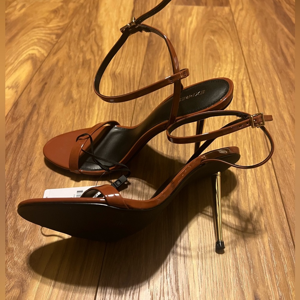 Gold heeled sandal